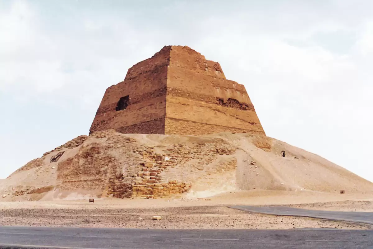 Day tour to el fayoum pyramids